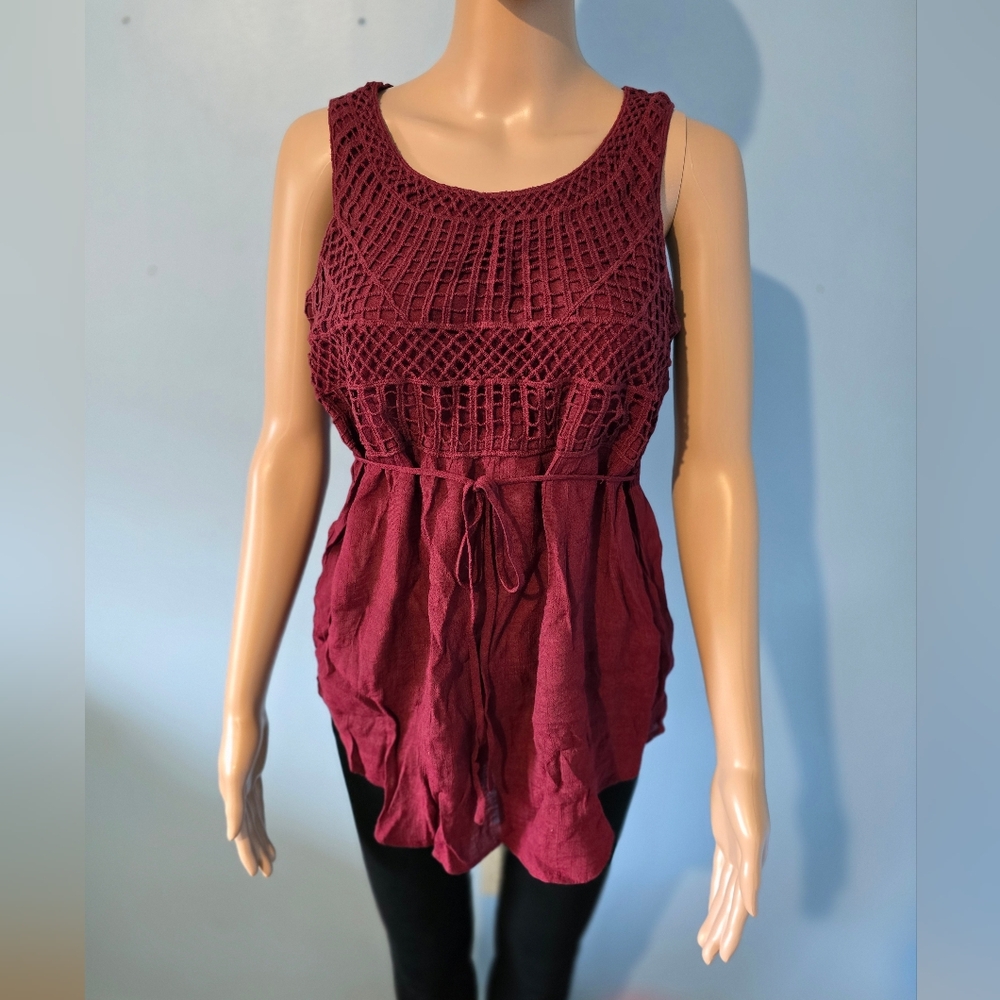 Women's Sleeveless Burgundy Top
